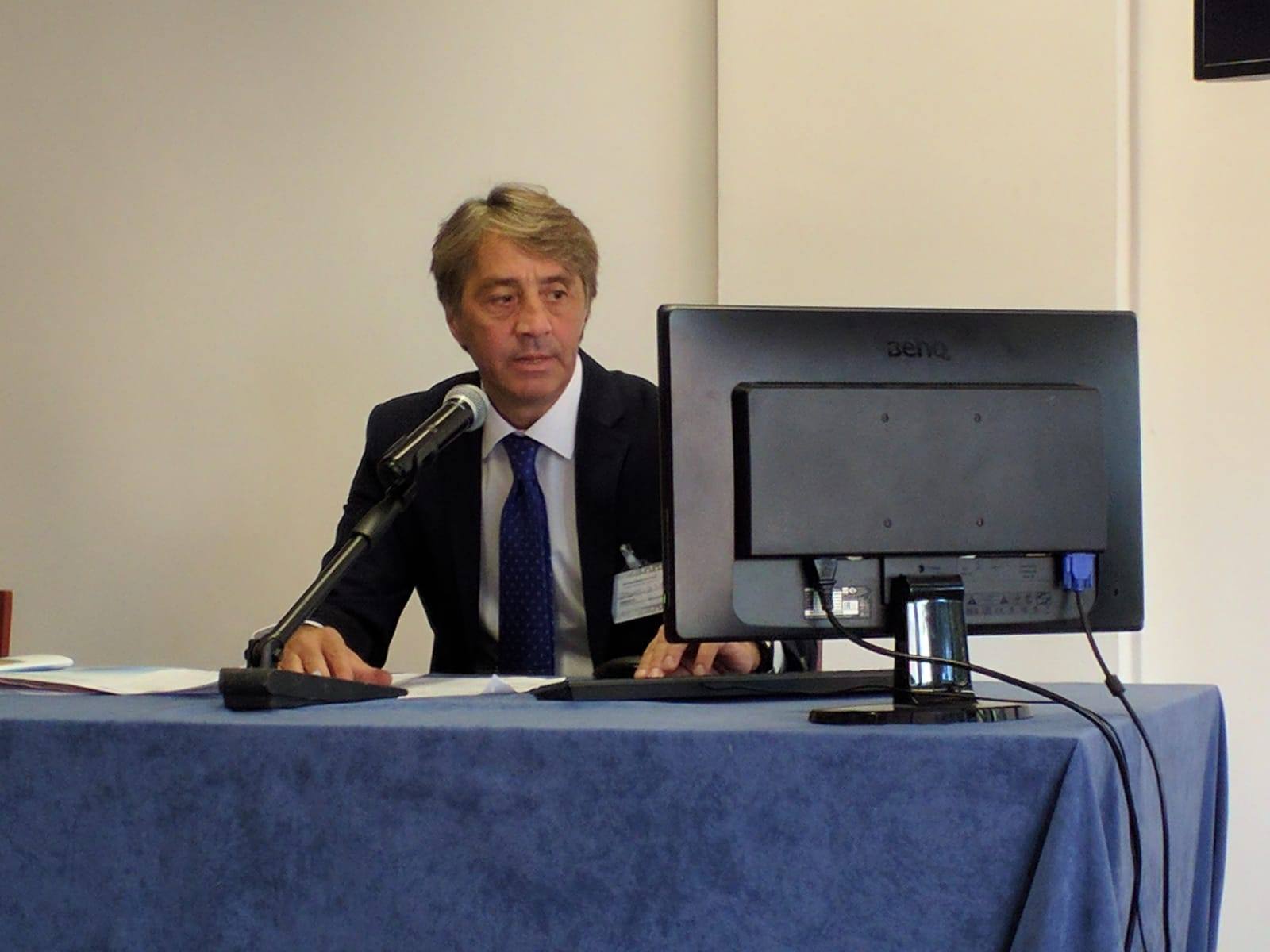 Francesco di Tuoro durante un intervento professionale